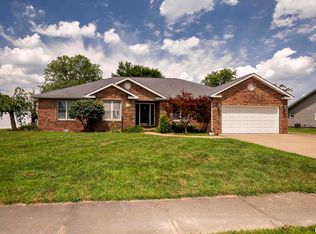 1302 N Magnolia Dr, Marion, IL 62959