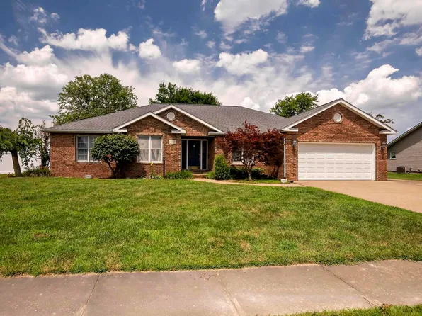 1302 N Magnolia Dr, Marion, IL 62959