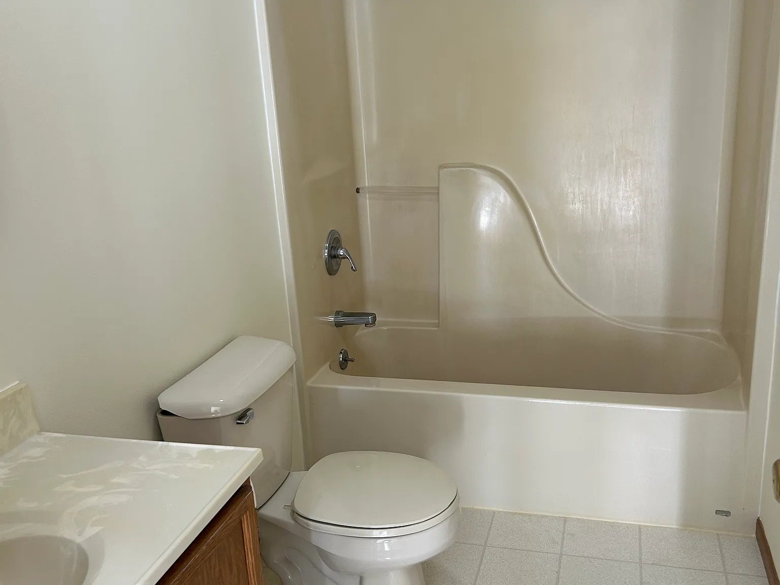 3 bed, 1120 sqft, $1,600 — Photo 4