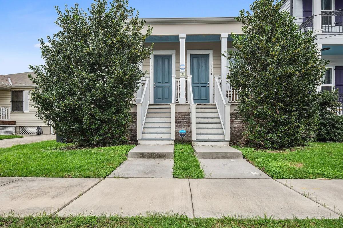 Plentiful on-street parking - owner lived here for 7 years - 2621 Soniat St