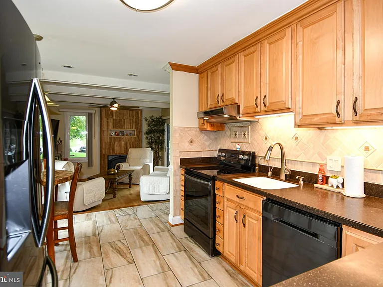 9401 Hickory View Pl — Photo 12