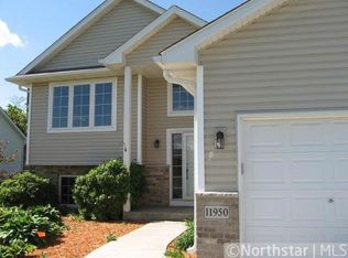 11950 N Meadow Curv, Chisago City, MN 55013