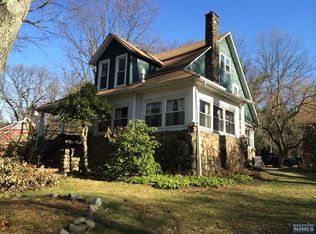 31 Maysenger Rd, Mahwah, NJ 07430