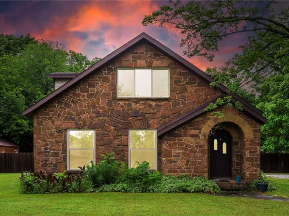 302 E Graham St, Prairie Grove, AR 72753
