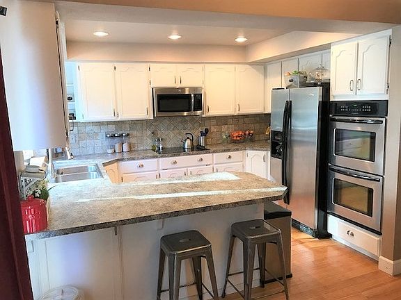 3rd image of 1308 E Eastview Dr