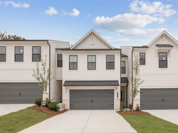 7497 Clover Ln, Flowery Branch, GA 30542
