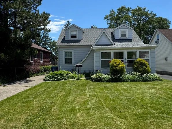 557 Emerson Dr, Amherst, NY 14226