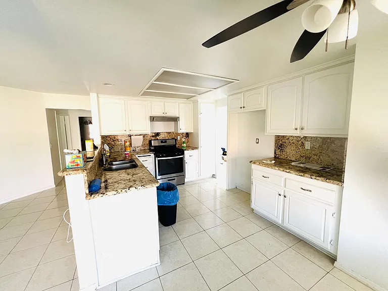 12950 Pan Am Blvd — Photo 5