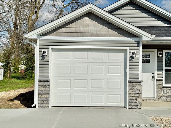 3rd image of 295 S 4th Street