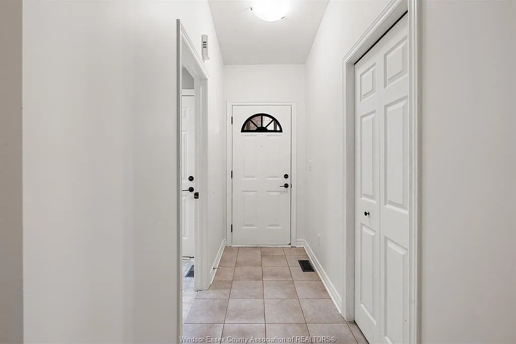 3 bed, $2,500 — Photo 4