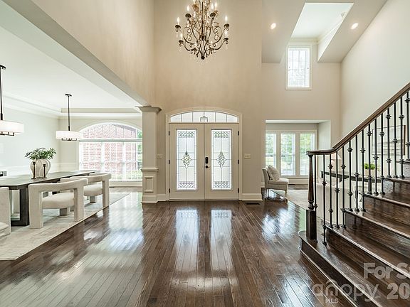 4th image of 415 Five Leaf Ln