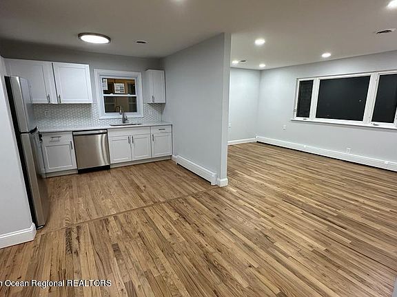 3rd image of 72 Berkshire Court