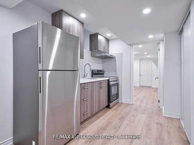 1229 McCron Cres — Photo 4