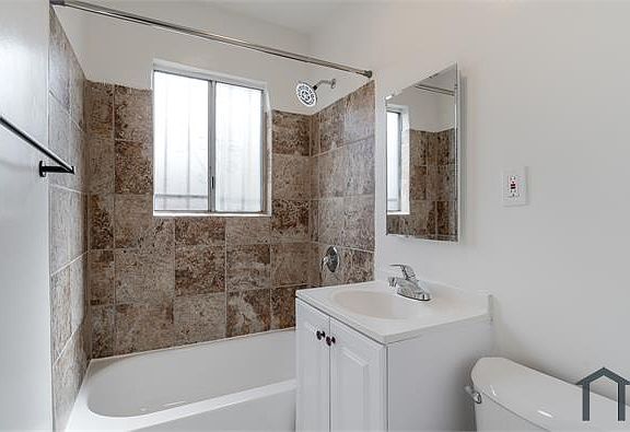 4th image of 1735 3/4 W 64th St