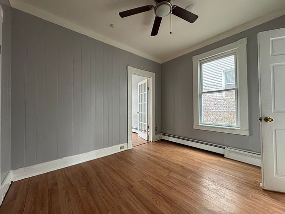 2nd image of 955 Baldwin St #1N