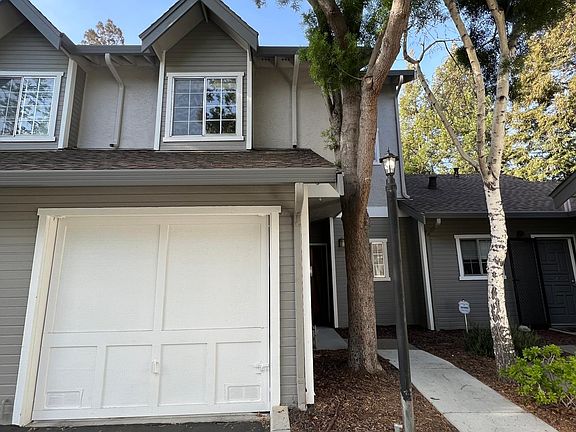 Townhouse with Garage