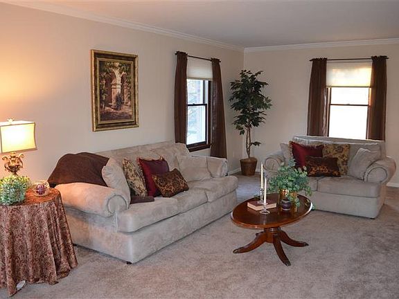 3rd image of 1442 Lindenhurst Dr