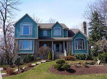 1st image of 414 Chestnut Grv