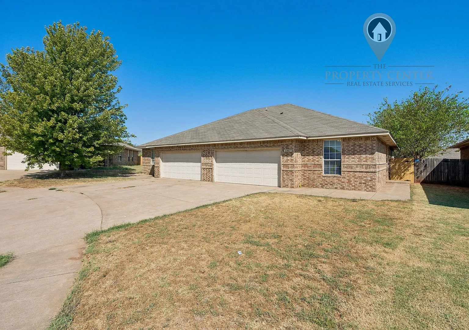 Adorable 3 bed 2 bath duplex in Yukon! *Move-In Special* — Photo 1