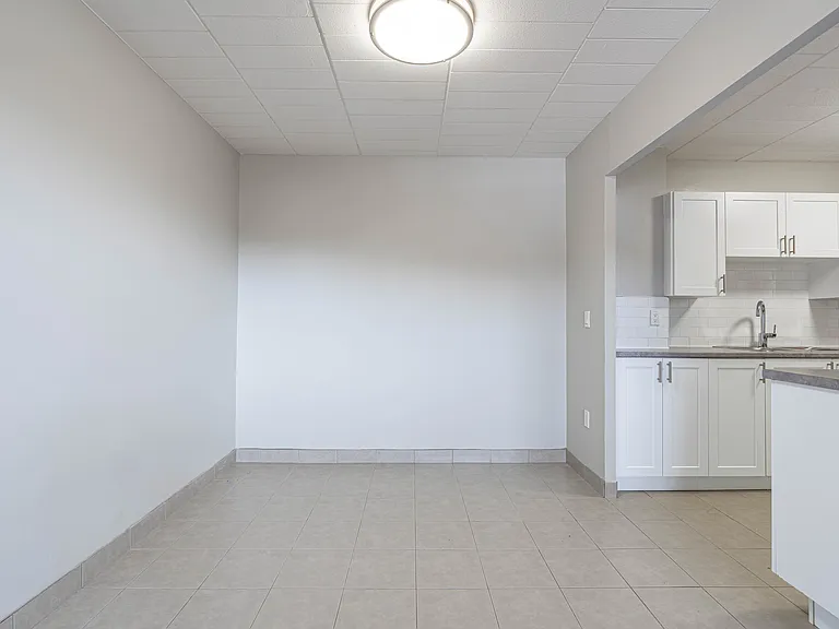 28 Helen Ave — Photo 11