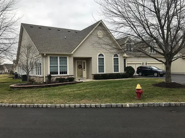 923 Daylily Dr, Langhorne, PA 19047