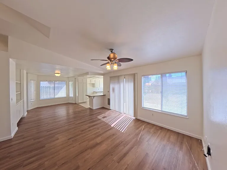 24052 Royale St — Photo 6