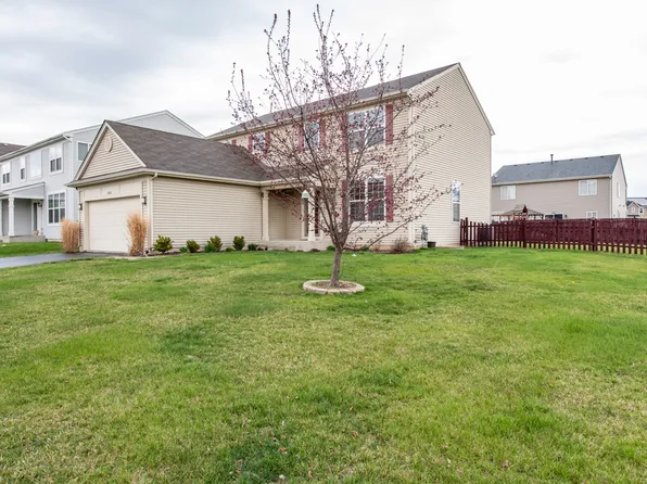39251 Crofton Ln, Beach Park, IL 60083