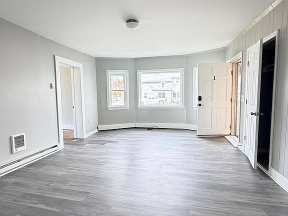 4th image of 253 W Hancock St #1A