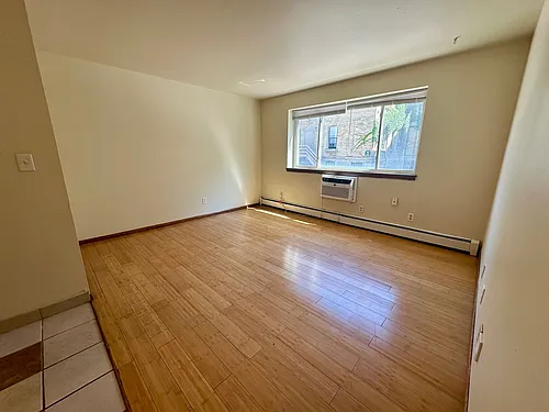 1620 Marshall Photo 1