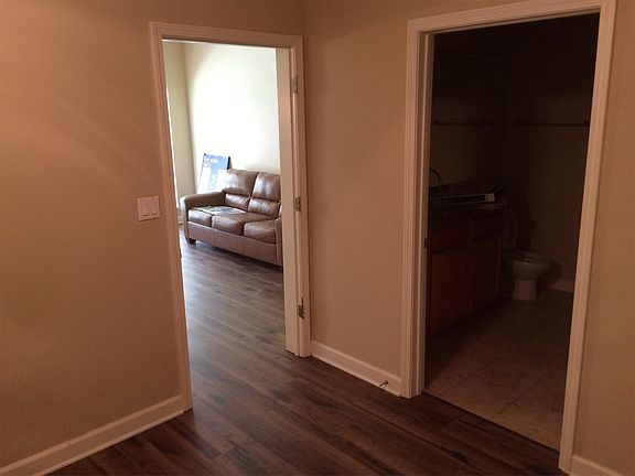 4th image of 2632 McKnight Crossing Ct