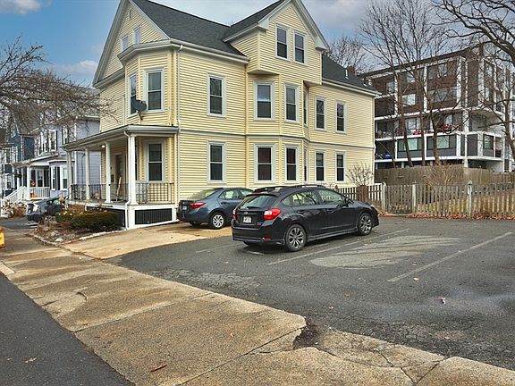 2nd image of 25 Wisteria St #2