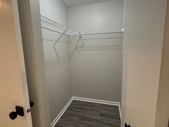 4th image of 5045 N Northwest Hwy #201