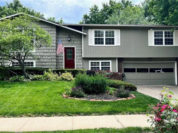 3011 Tomahawk Dr, Lawrence, KS 66049