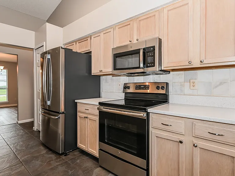 550 Whitfield Rd — Photo 7