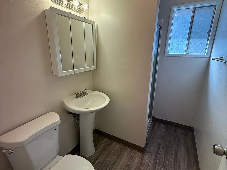 453-132 Stoneway Apartments — Photo 11