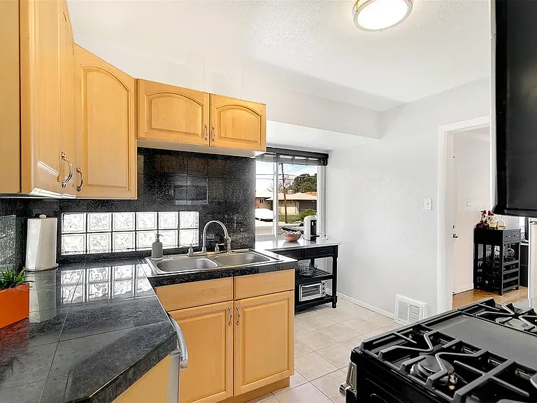 3564 Magnolia St — Photo 5