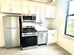 2300 W 23rd St APT 3R, Chicago, IL 60608