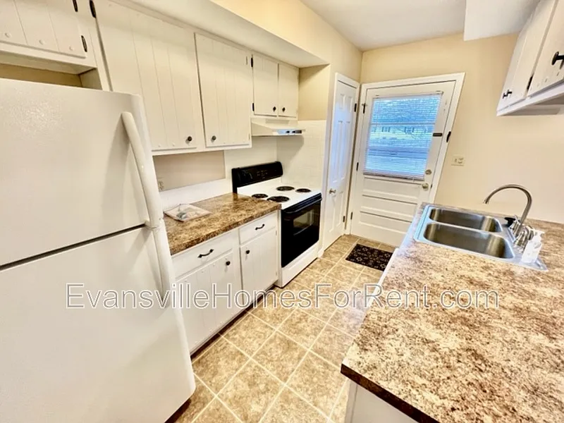 3 bed, 2.0 bath, 1433 sqft, $1,750 — Photo 4