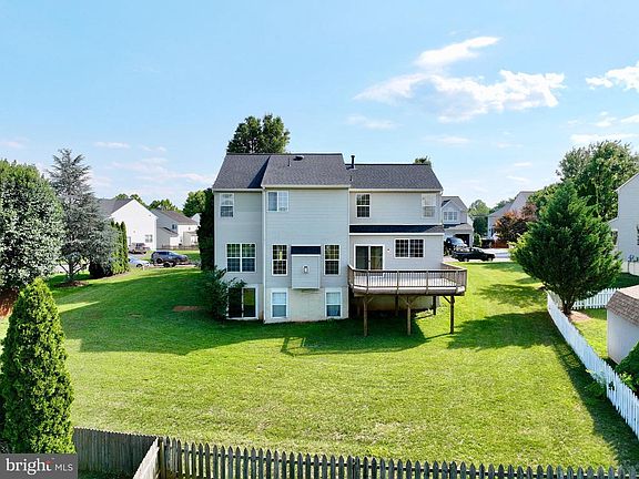 4th image of 863 Fox Den Rd