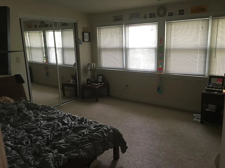 Br2 w/walk-in Closet