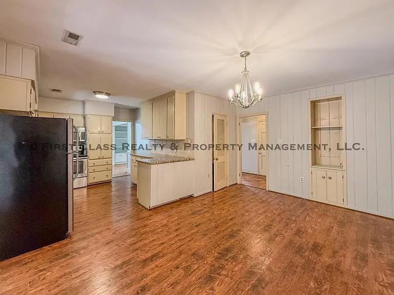 500 Ashworth Rd — Photo 10