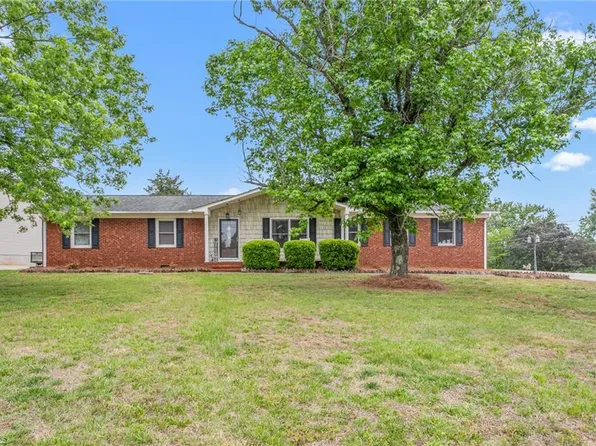 3810 Azalea Ln, Trinity, NC 27370