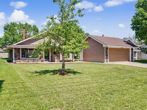 3620 W 24th St, Lawrence, KS 66047