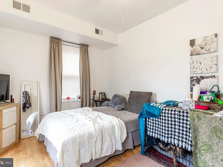 129 W Susquehanna Ave #2F — Photo 8