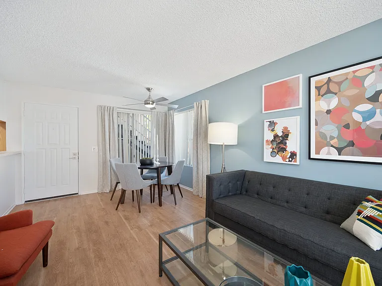 West Park Villas Apartments — Photo 3
