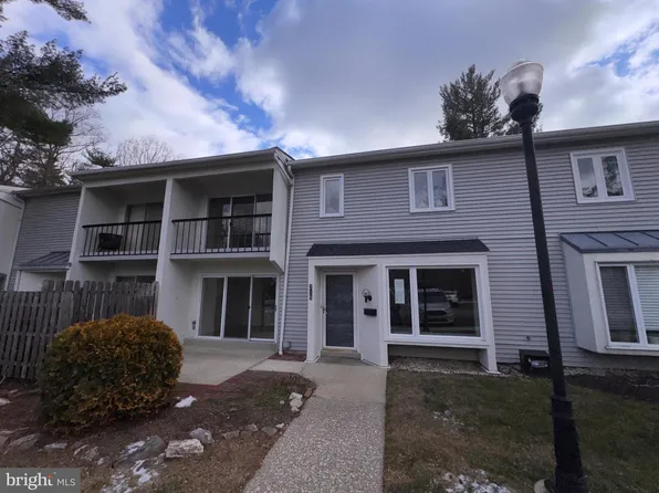 215 E Chelsea Cir, Newtown Square, PA 19073