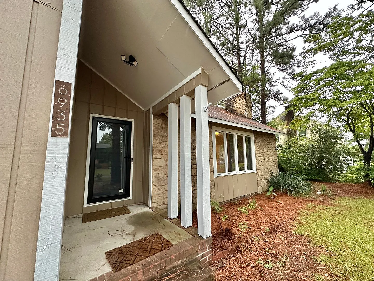 **September Rent Free Available Now - 3 Bedroom, 2 Bath Home For Rent! — Photo 2