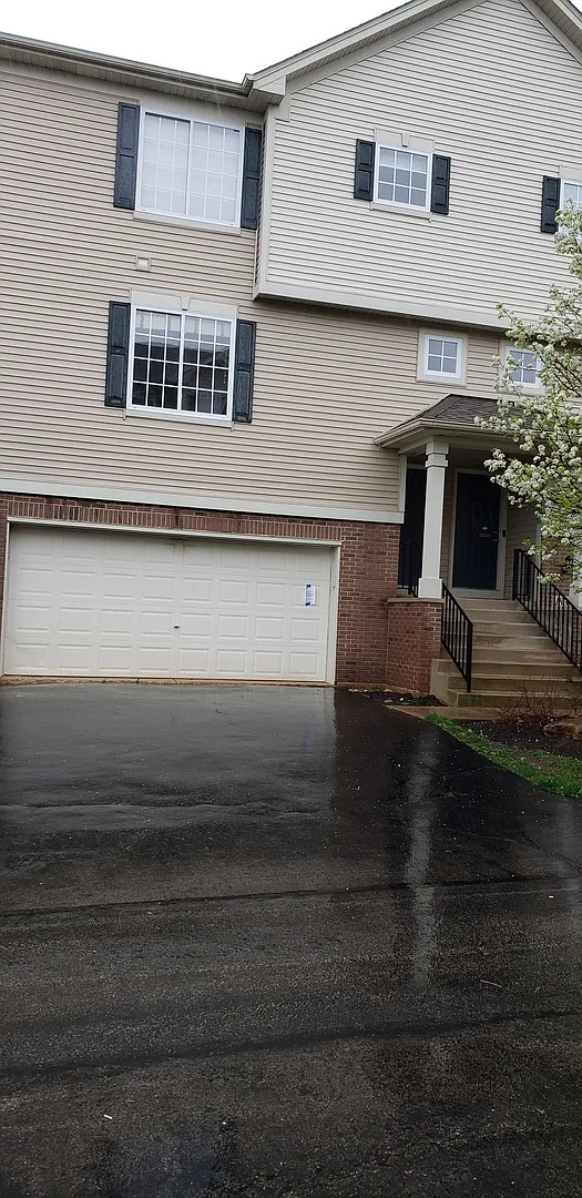 2 bed, 2.5 bath, 1674 sqft, $2,350 — Photo 1