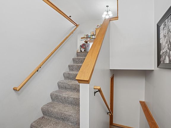 3rd image of 6099 Mill Run Rd