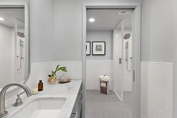 2nd image of 547 W 47th St Unit 1106